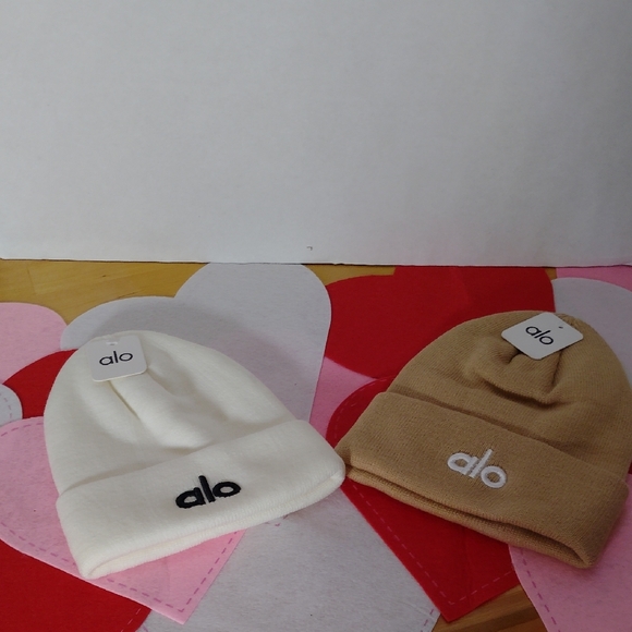 ALO Yoga Adult Adults Beanie Set - Cream and Tan - Picture 4 of 5
